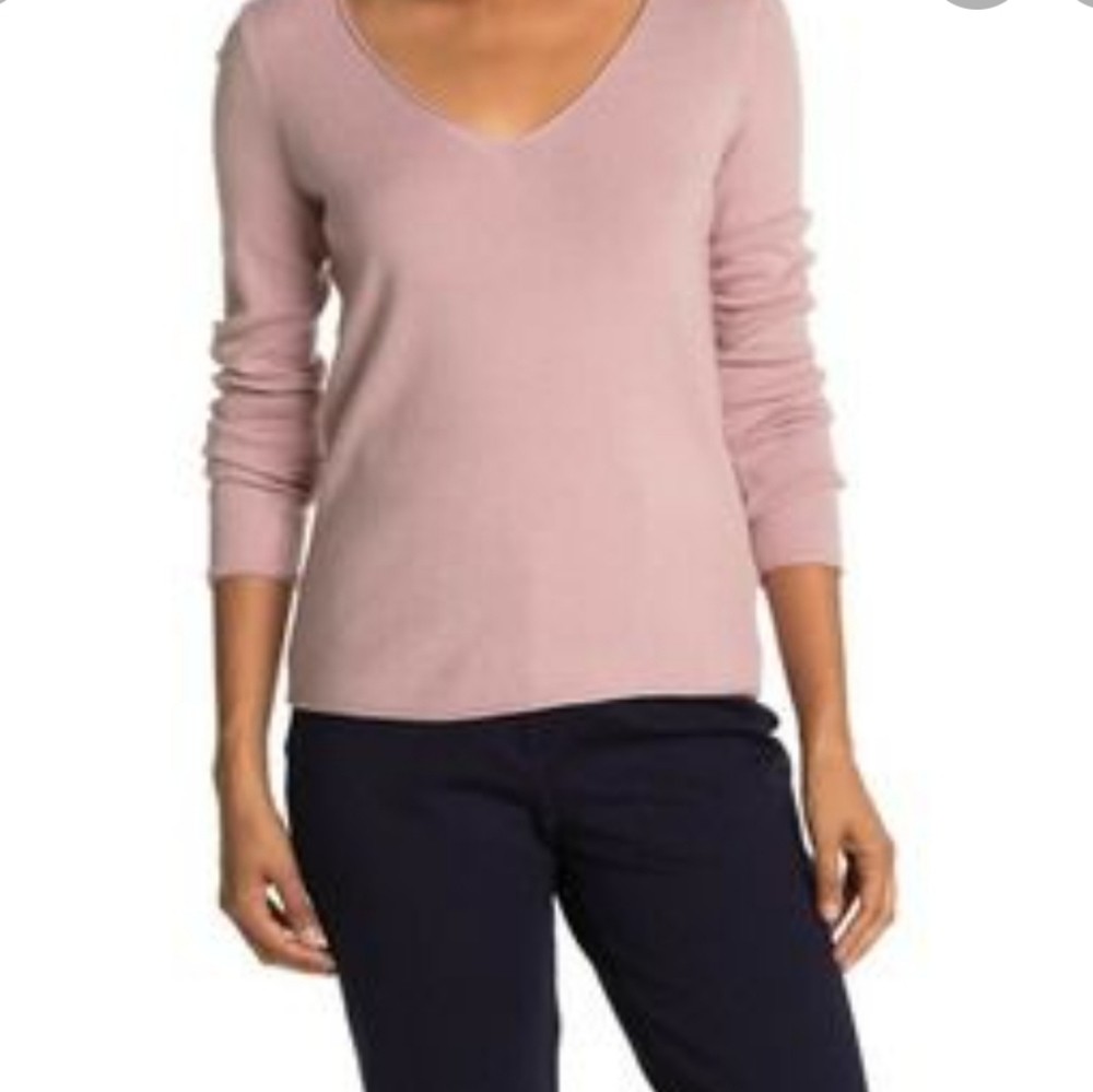 NWT T Tahari V Neck Sweater